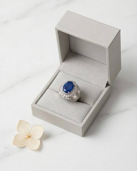 Arctic Lapis Ring i Äkta Silver 925 – Klassisk Elegans med Gnistrande Detaljer