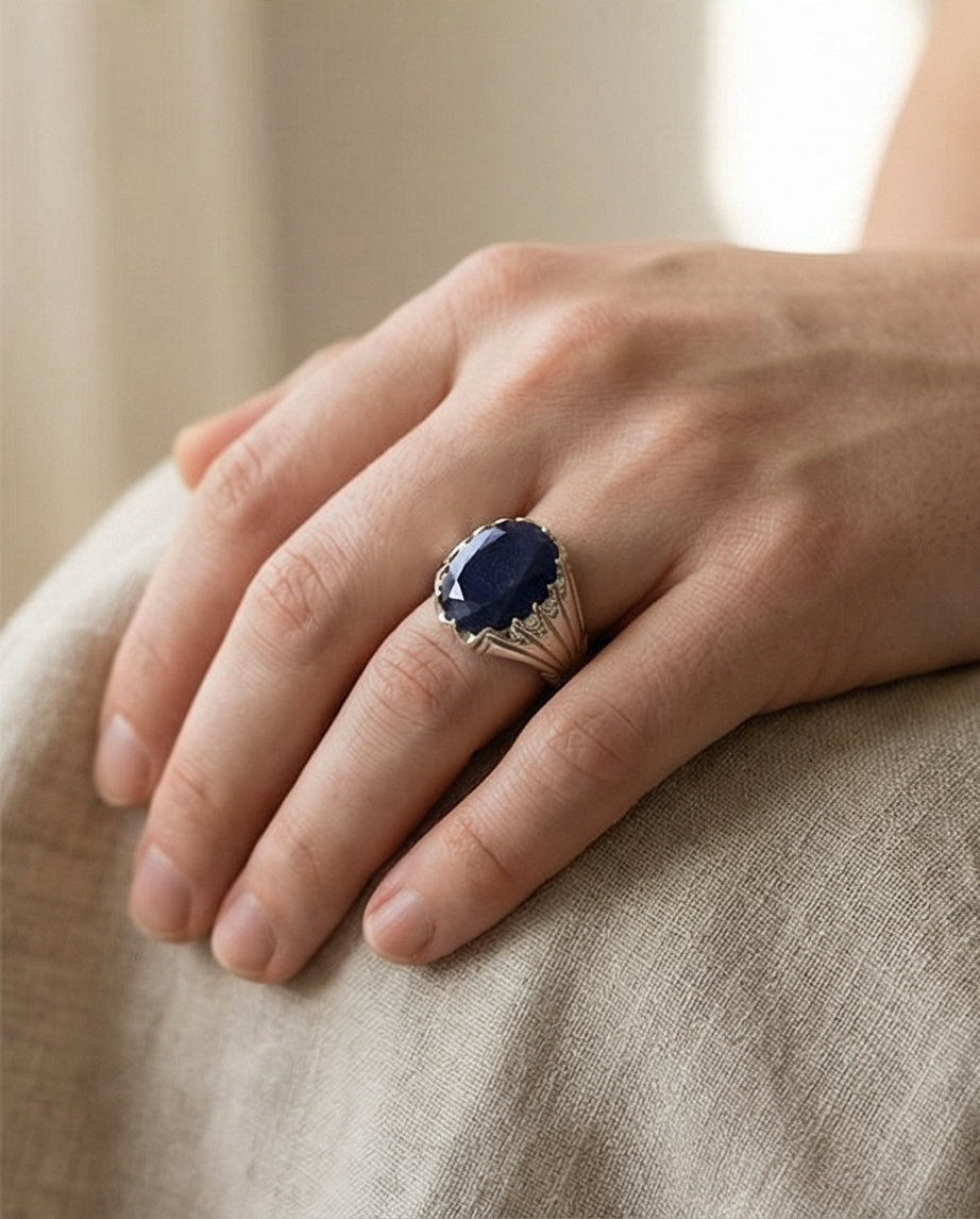 “Pure Lapis – Tidlös Herrring i Äkta Silver med Lapis Lazuli”