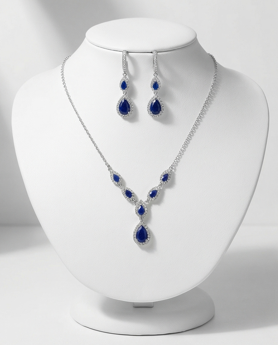 Sapphire Essence – Kungligt Smyckesset med Halsband, Örhängen & Ring