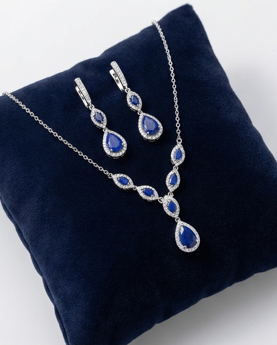 Sapphire Essence – Kungligt Smyckesset med Halsband, Örhängen & Ring