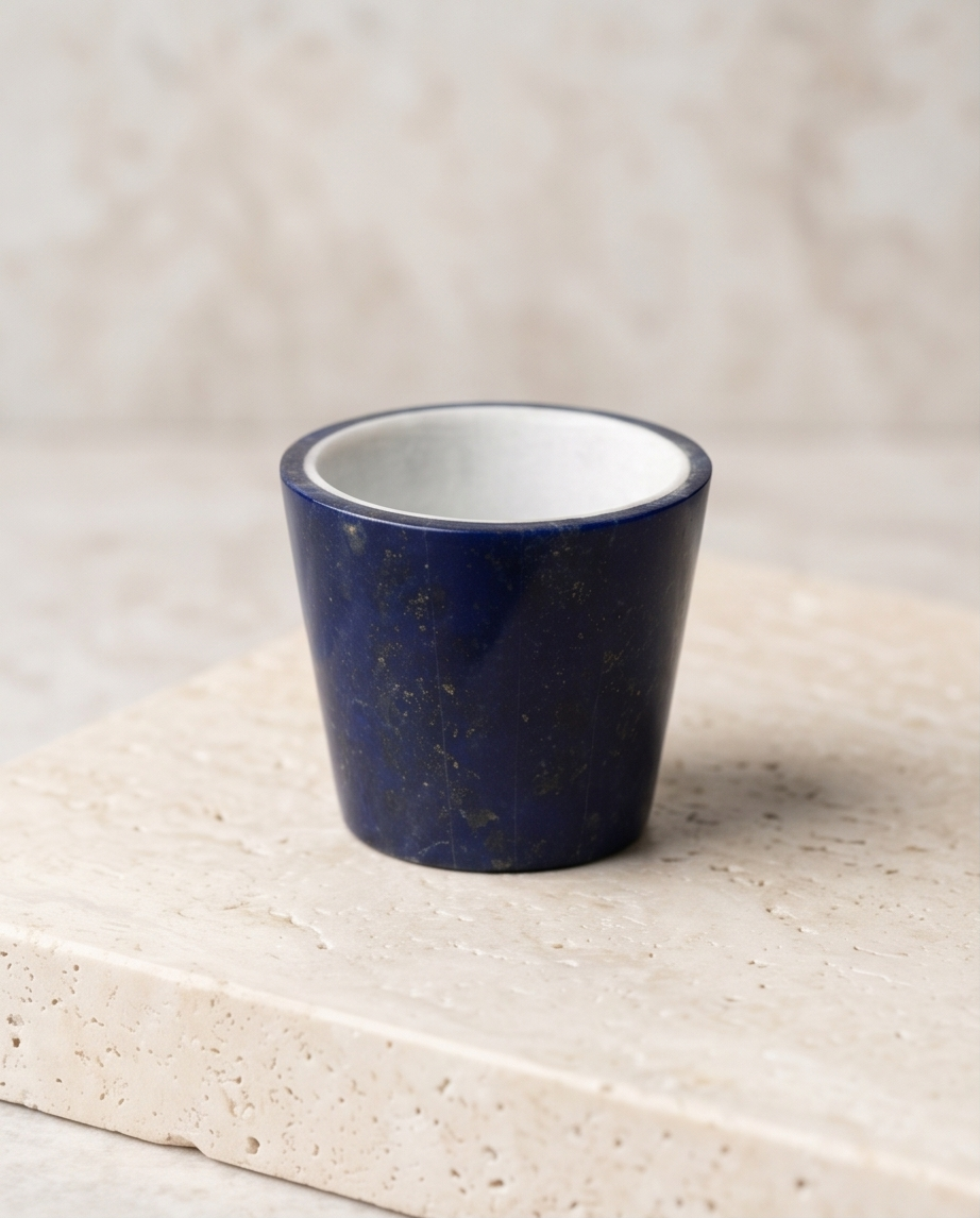 Handgjort Glas i Mörk Lapis Lazuli – Unikt Hantverk