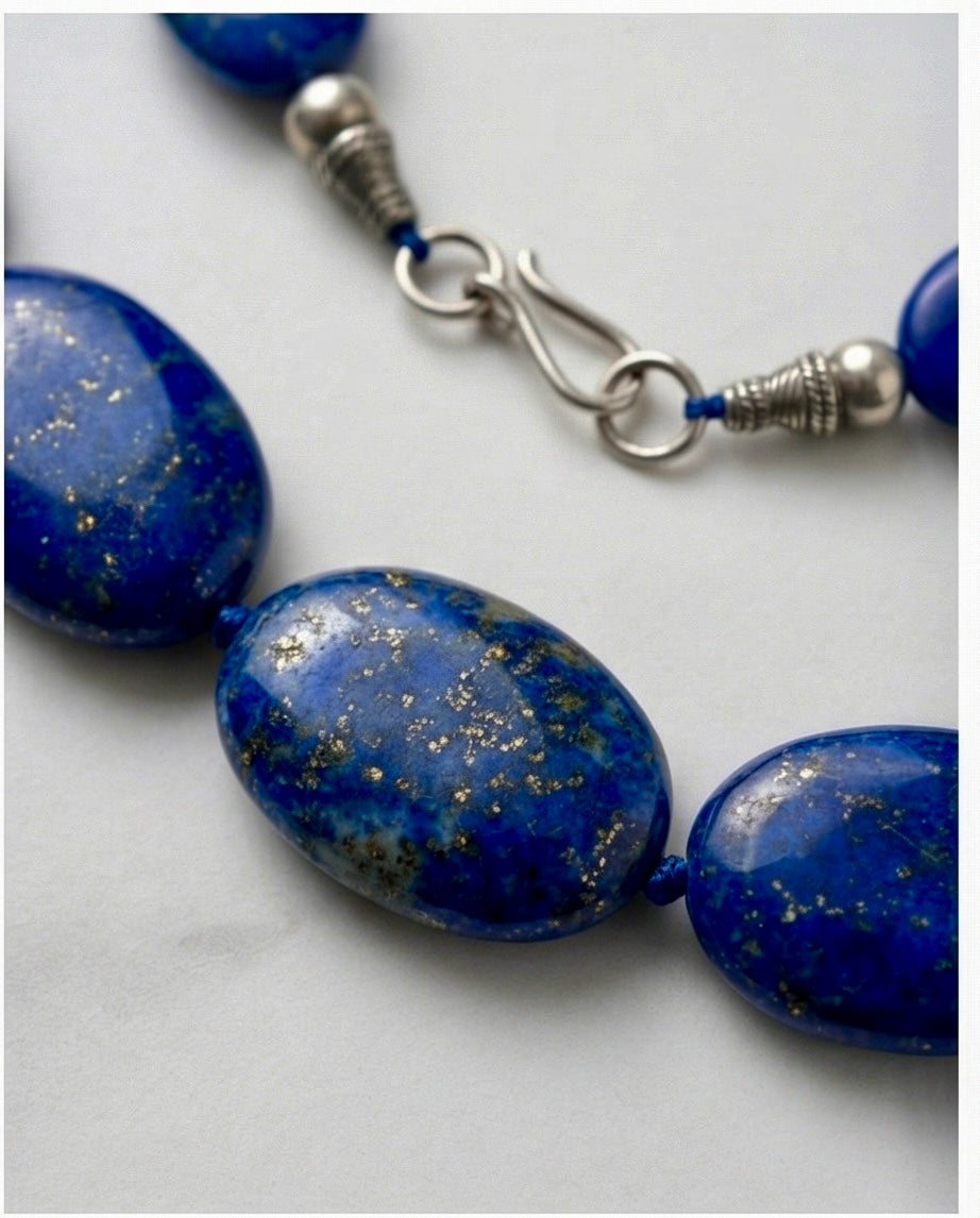 Hantverksgjort Halsband med Oval Lapis Lazuli – Premium Kvalitet